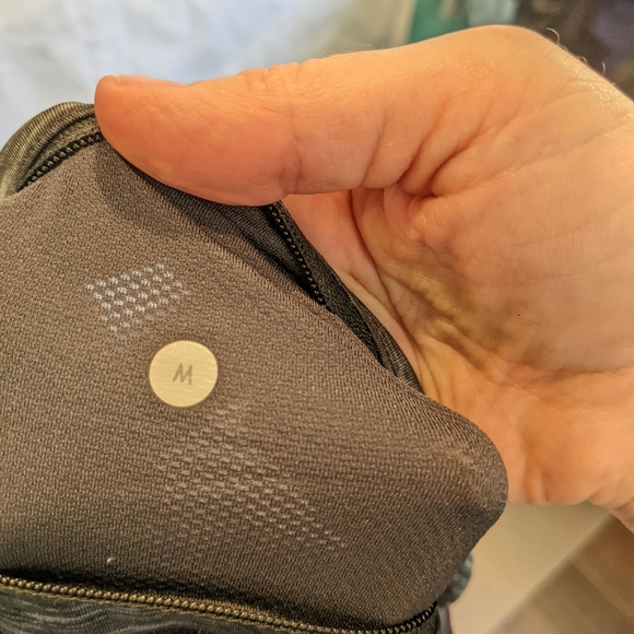 Lululemon Surge tights size M XL in EUC - Picture 14 of 14